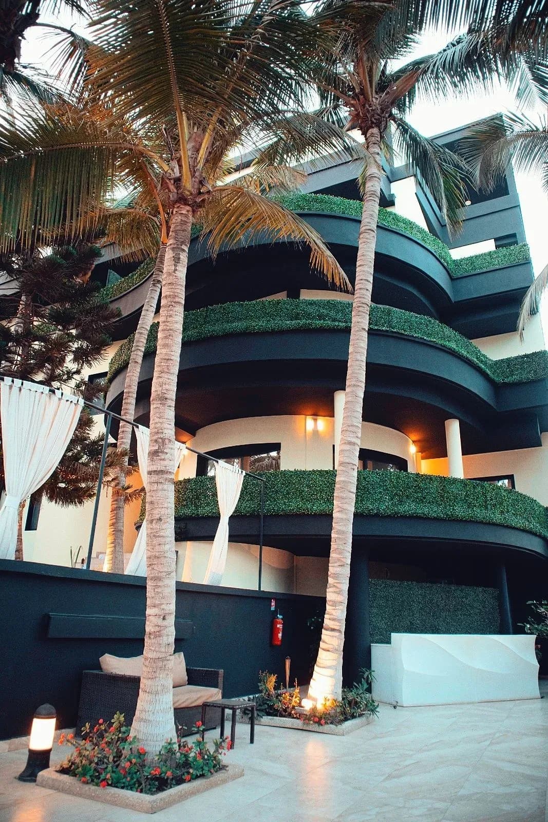 The Palms Dakar entrance